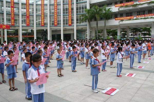 为什么说想让孩子在深圳上公立学校, 必须要深圳落户?