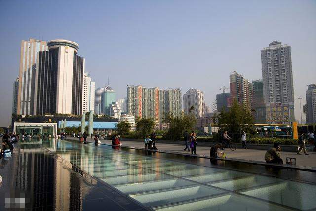 入深户不再要求学历了, 深圳在一线城市里率先推出的一项入户新政!