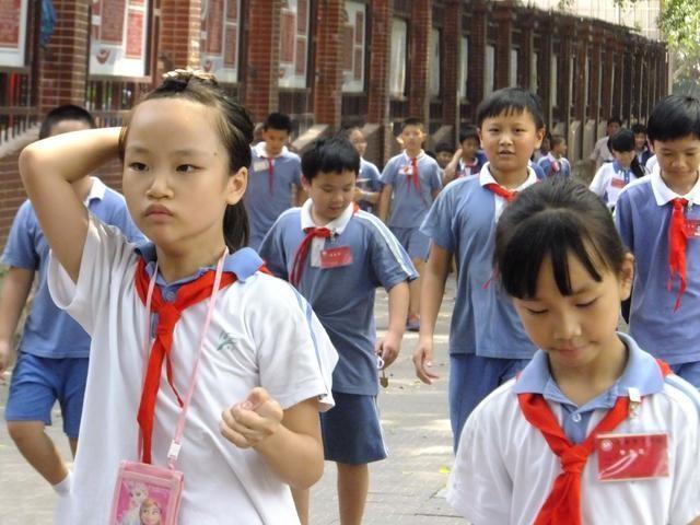 家长们需警惕：不考虑积分入深户就别让孩子留在深圳，后果你承担不起